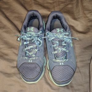 Kids UA tennis shoes
